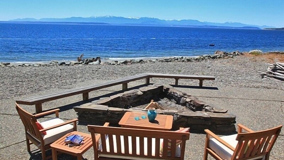 Coupeville House | Relax at Water's Edge - Amazing, Beach Home - Low winter rates Dec - Apr