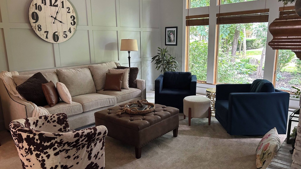 Gladstone House | Relax between WORLD CUP Games in 6,000sf, 5+BDRM house, Kansas City w/AC, WiFi