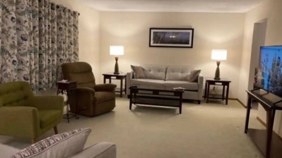 Albert Lea House | Relax by Fountian Lake, 3 bedroom beautiful home with large yard,