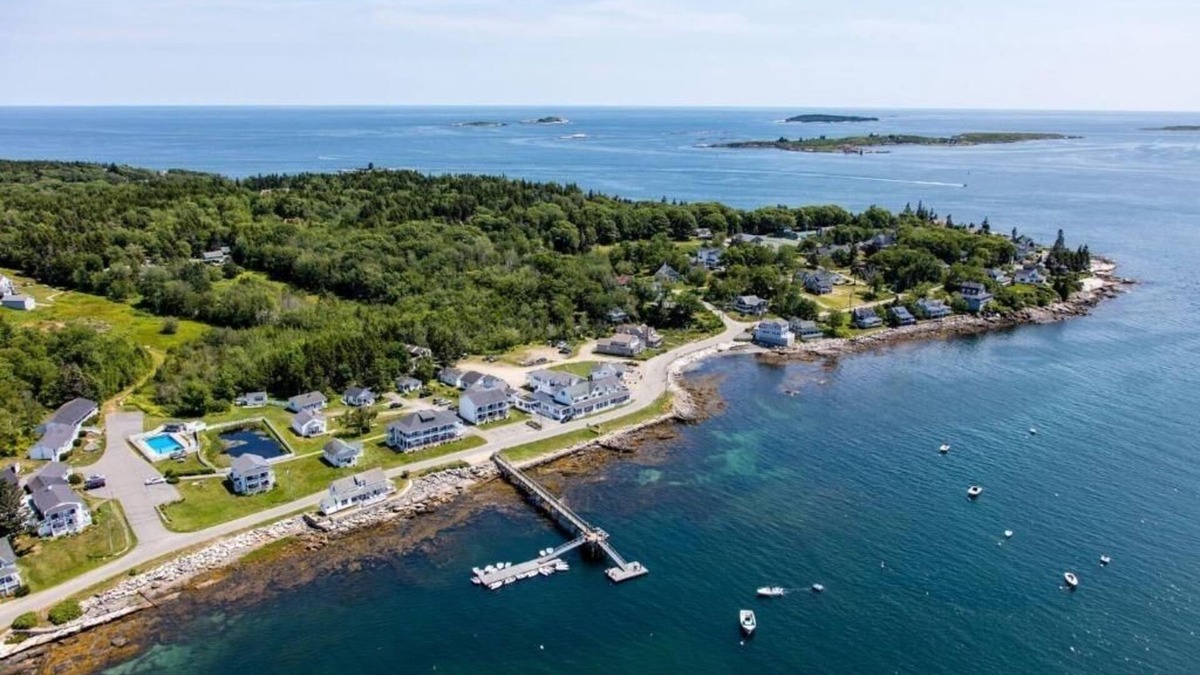 Ocean Point Hotel | Relax by the Ocean in 2 Bedroom Suite Near Local Dining and Nature Adventures