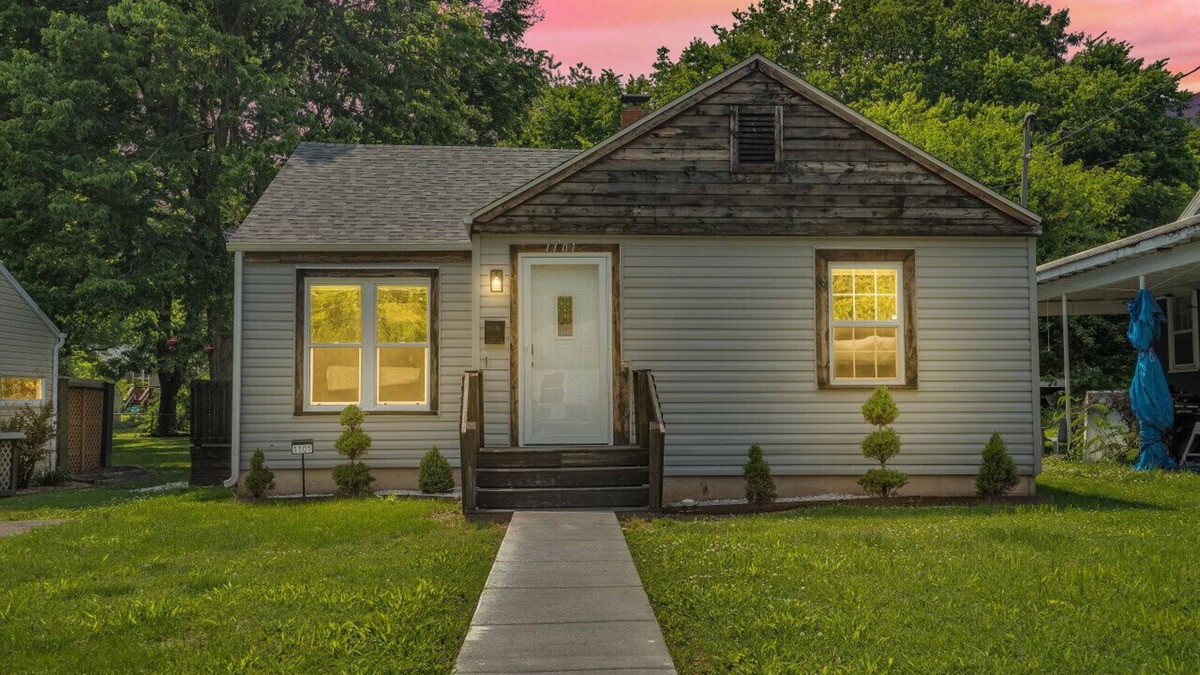 West Central Apartment | Relax & Cool near Fastnight Prk