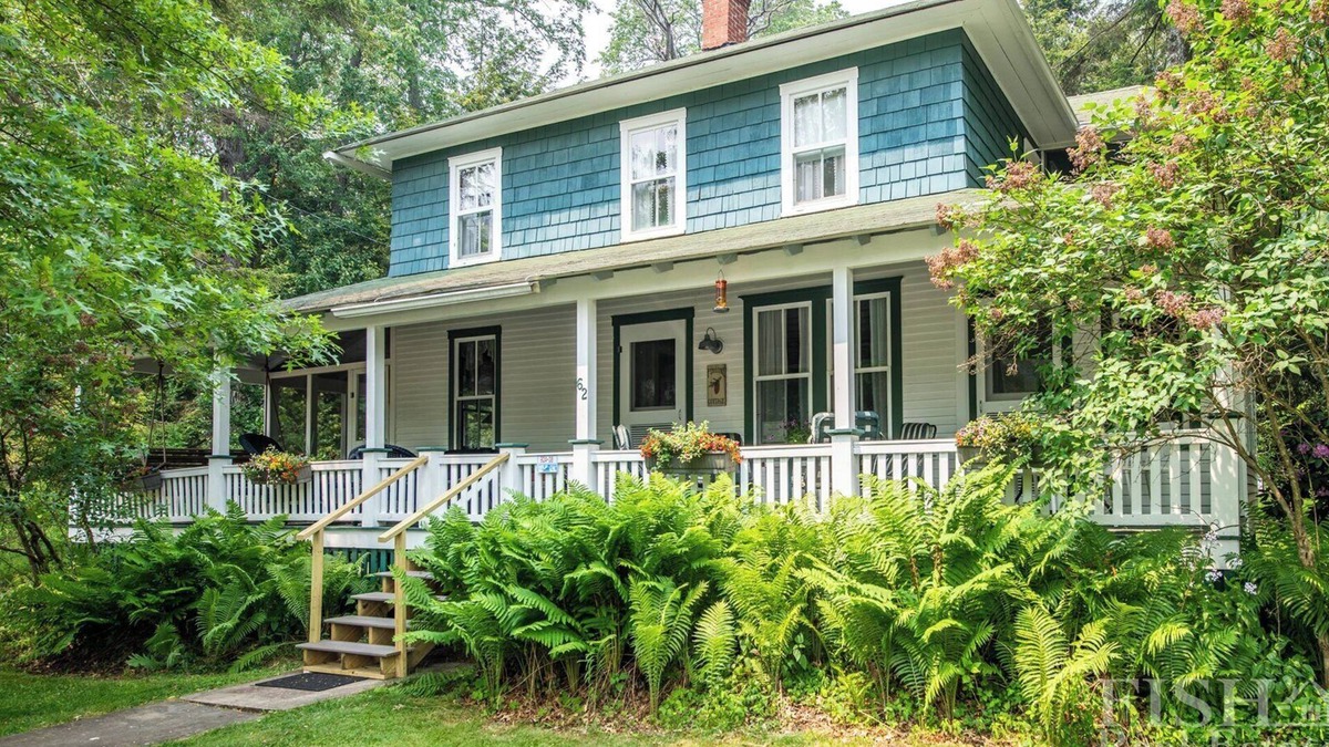 Eagles Mere Cottage | Relax during the evening on the veranda at "Pinecone" in Eagles Mere.
