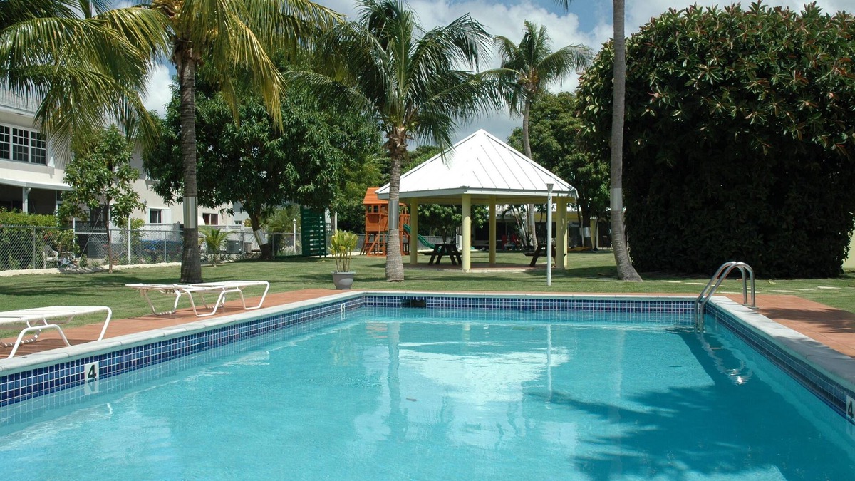 George Town House | Relax Enjoy and Play