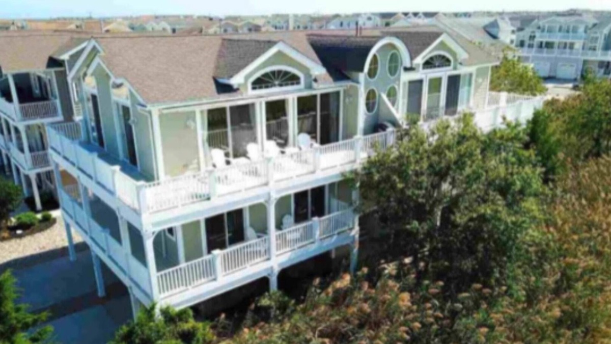 Sea Isle City House | Relax, Enjoy, and Unwind in Luxury with Waterfront Views!
