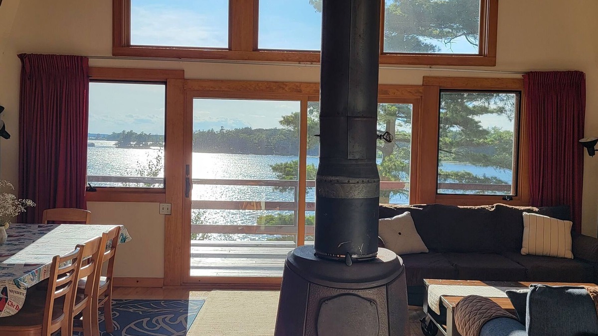 Redwood Cottage | Relax, Enjoy and Unwind on the Lake at Goose Bay Cottage - Pet Friendly!