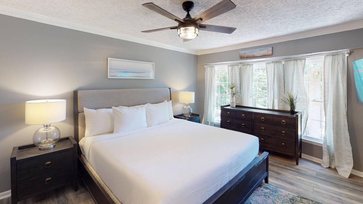 Woodstock Apartment | Relax & Enjoy | Hot Tub, Porch Swing, Pet-Friendly