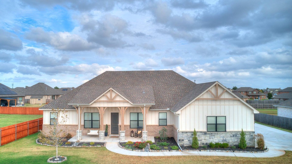 Yukon House | Relax & enjoy large private backyard with pool, hot tub & golf green!