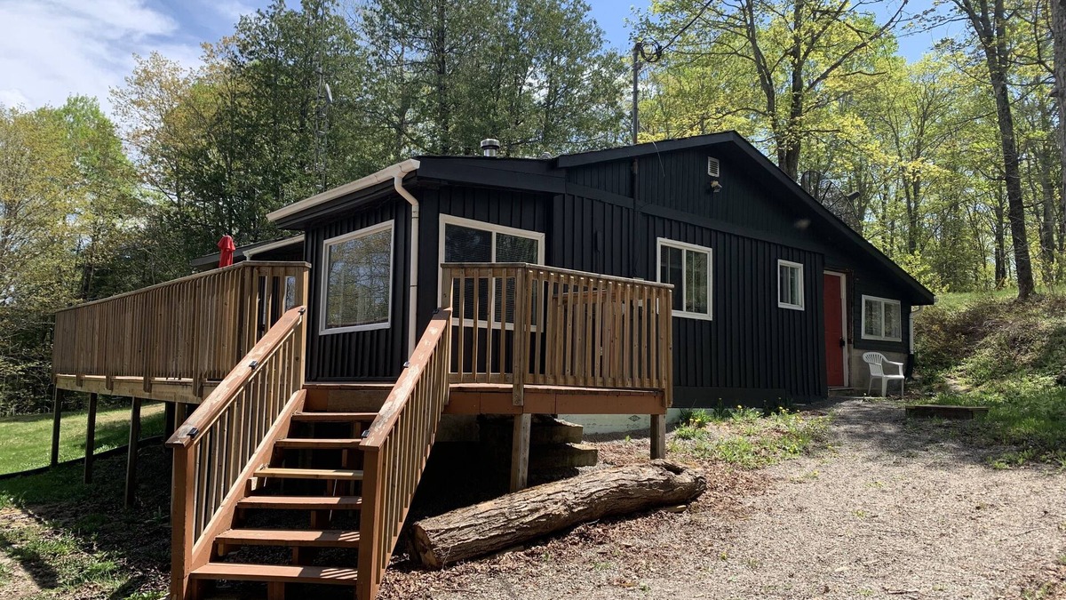 Wollaston Cottage | Relax & Enjoy Nature at the Cottage in the Woods