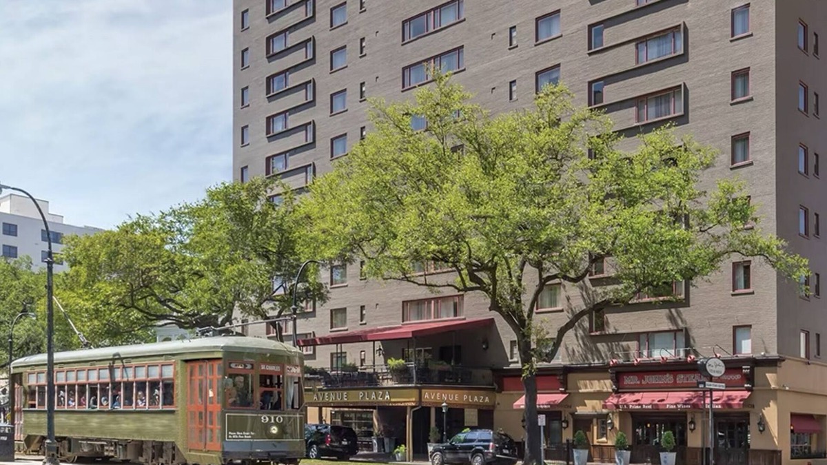 Faubourg Lafayette Resort | Relax & Enjoy NOLA in the Relatively Quiet Garden District in a 1-BD/1-BA Suite
