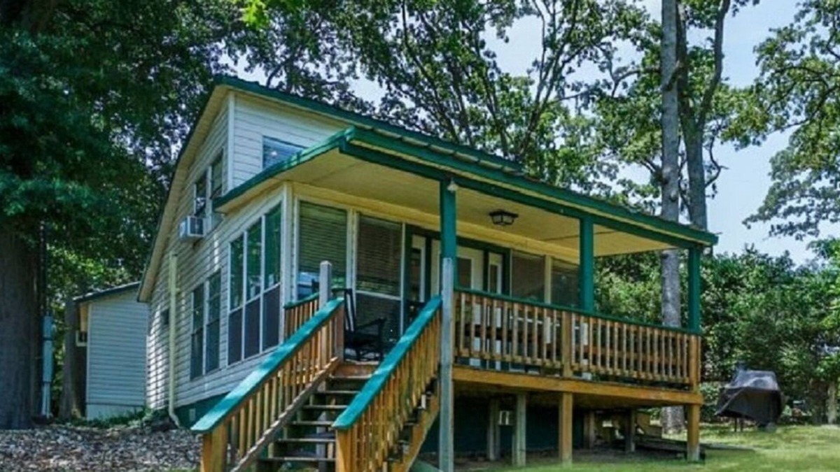 Chandler Cottage | RELAX & ENJOY THE BEAUTY OF LAKE PALESTINE Spectacular Views!