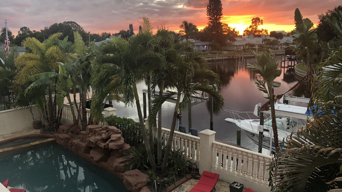 Apollo Beach House | RELAX & ENJOY!