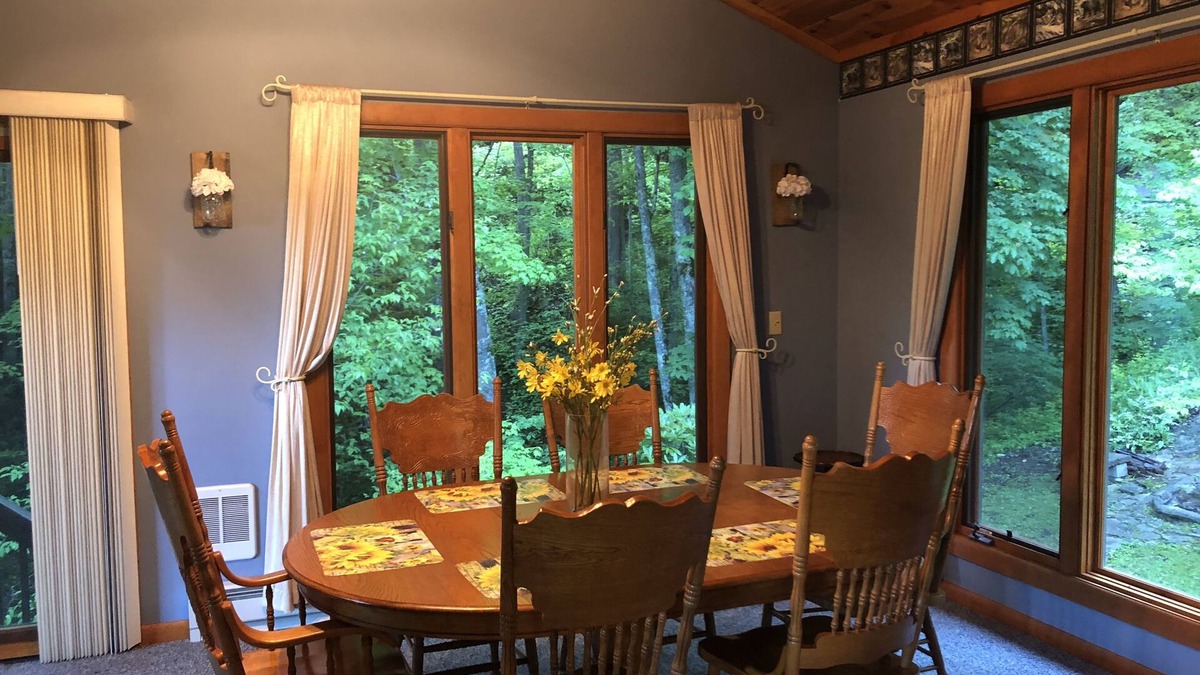 Maggie Valley Cabin | RELAX & GETAWAY IN A FULY FURNISHED CABIN IN THE BLUE RIDGE SMOKEY MOUNTAINS.