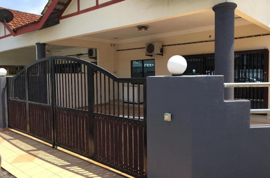 Kampung Darat Mak Bar House | RelaX HomeStay