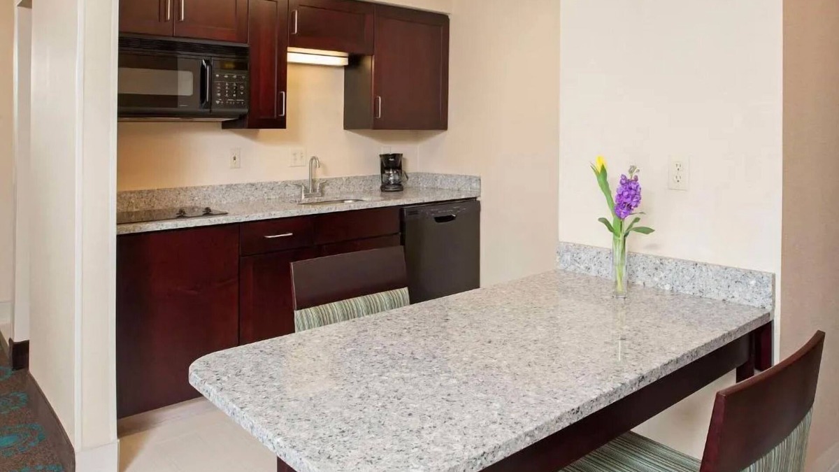 South Bend Hotel | Relax in 3 Rooms with Full Kitchen & Pool Access – Ideal for Business Travelers