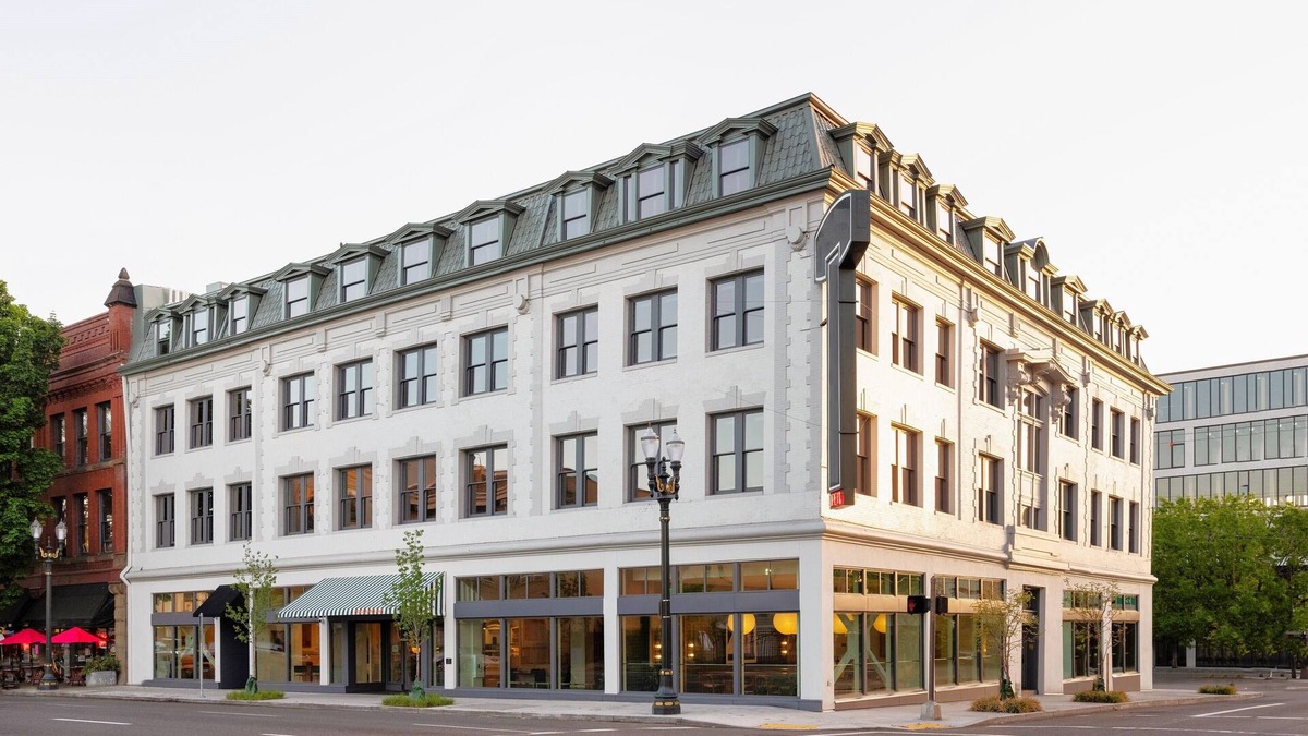 Buckman Neighborhood Apartment | Relax in a Grand King Room with Free Wi-fi, Near Powell's Books