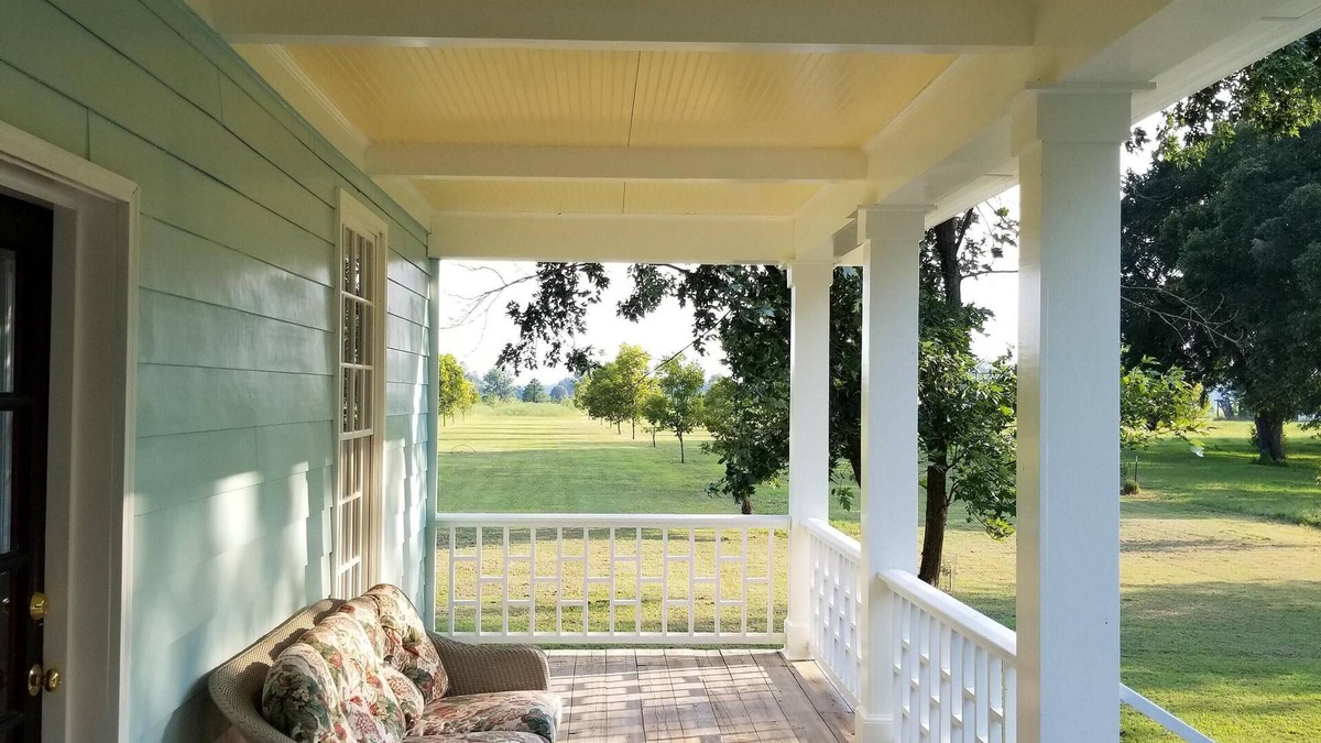 England Cottage | Relax in a Pecan Orchard 15 min. from Airport