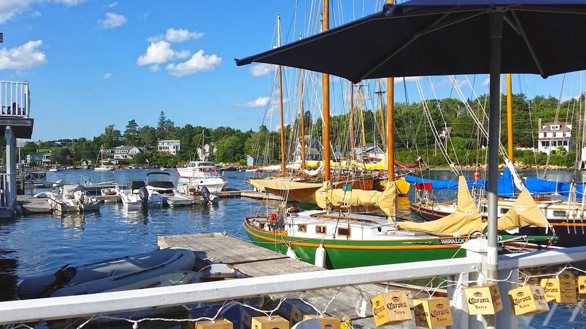 New Elm Cottage | Relax In Canada: A Lakeside Log Cottage Near Kejimkujik National Park