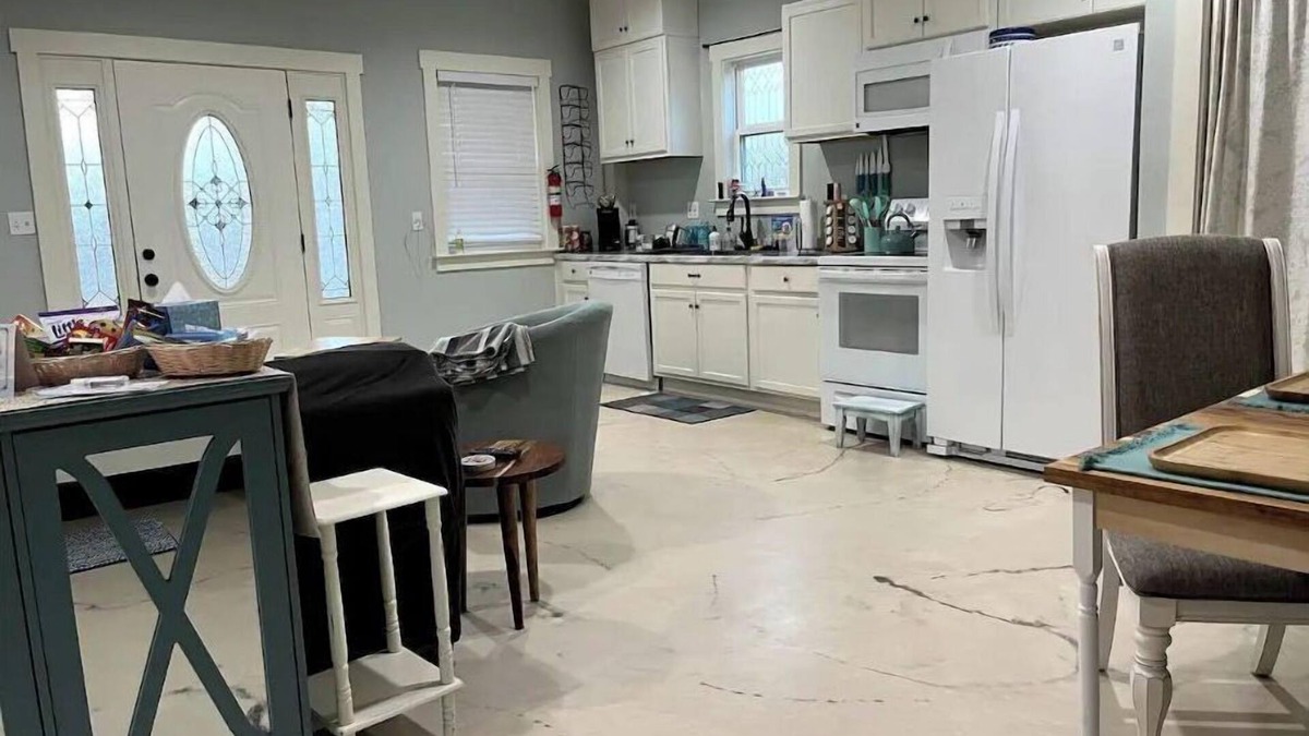 Axis House | Relax in Comfort at Pepper's Place - Creola | New listing