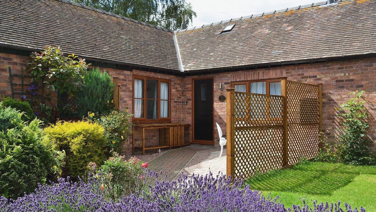 Munslow Cottage | Relax in front of the woodburner in this single-storey barn conversion.