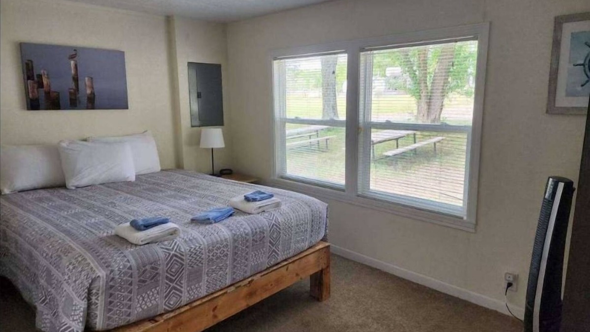 Warsaw Hotel | Relax in Guest House w/Full Kitchen, Living Area, and Fun Outdoor Activities