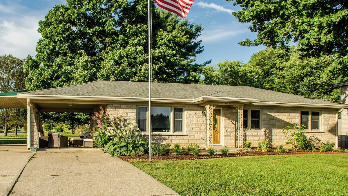 Mount Washington House | Relax in Kentucky! Bourbon Trail, Pet-friendly, free coffee & WIFI