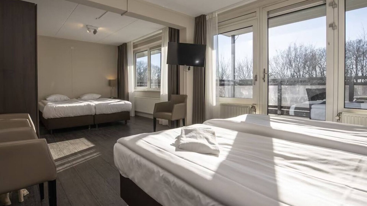 Ellecom Hotel | Relax in Luxury: Comfortable Room with Garden Views in Ellecom