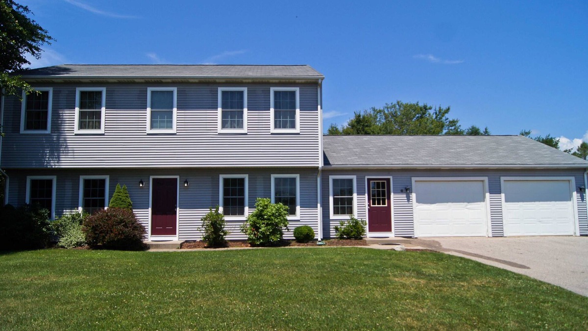 Eastward Look House | RELAX in our clean beach House-AC - Walk to Scarborough