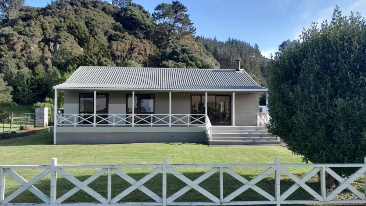 Te Ngaire House | Relax in Paradise! Walk to the beach