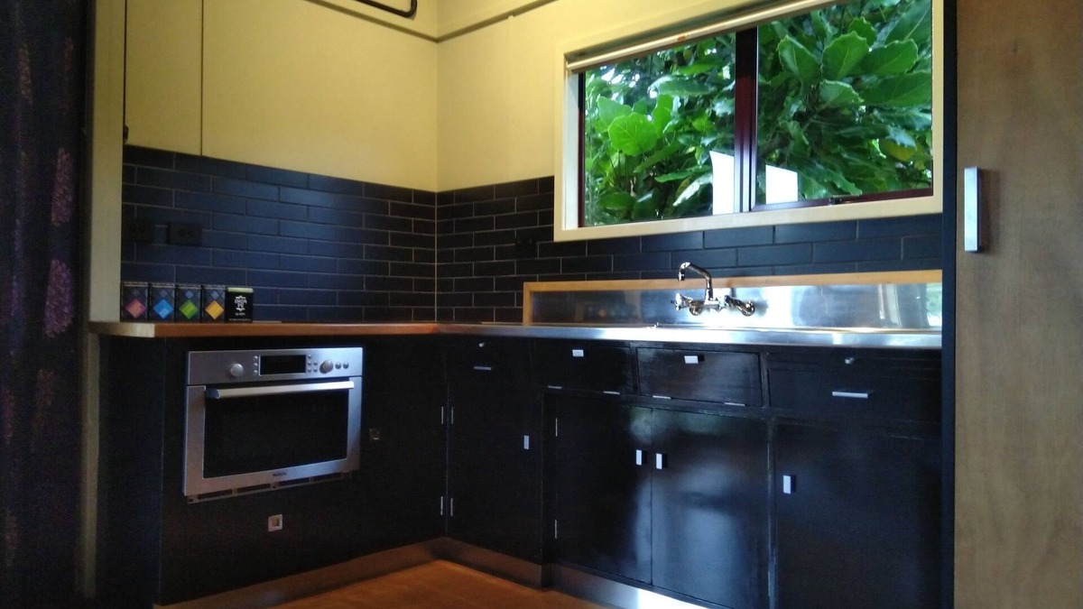 Urenui House | Relax in park-like grounds with outdoor spa.