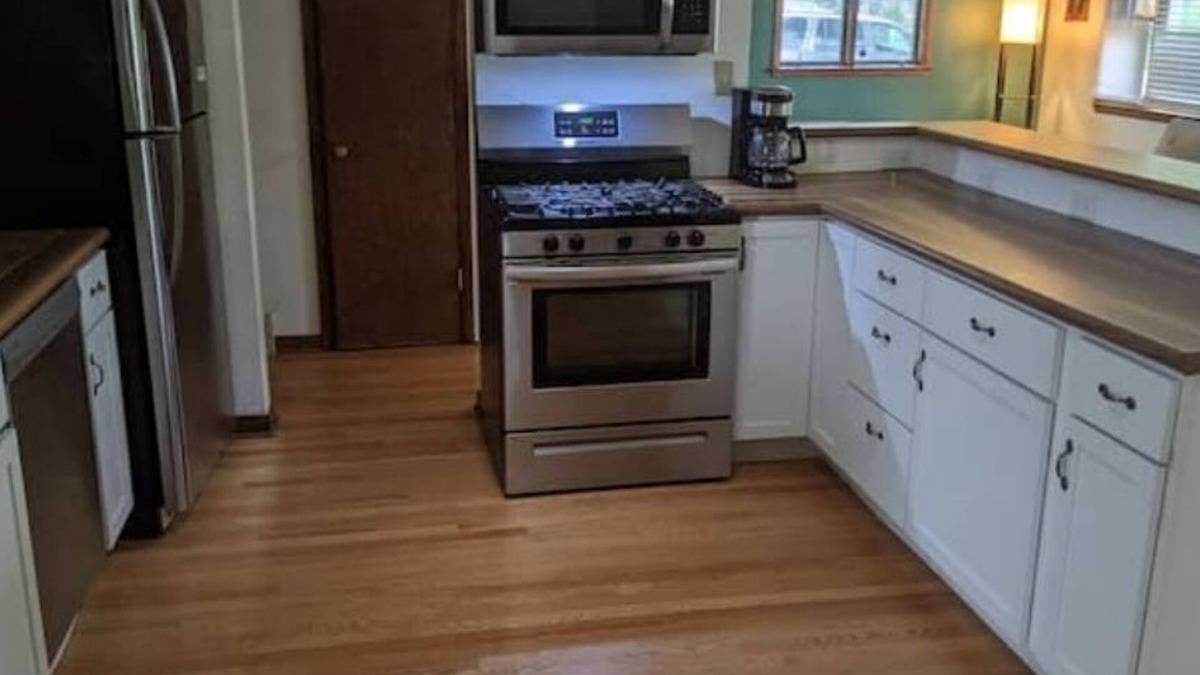 Glendale House | Relax in ranch near everything.
