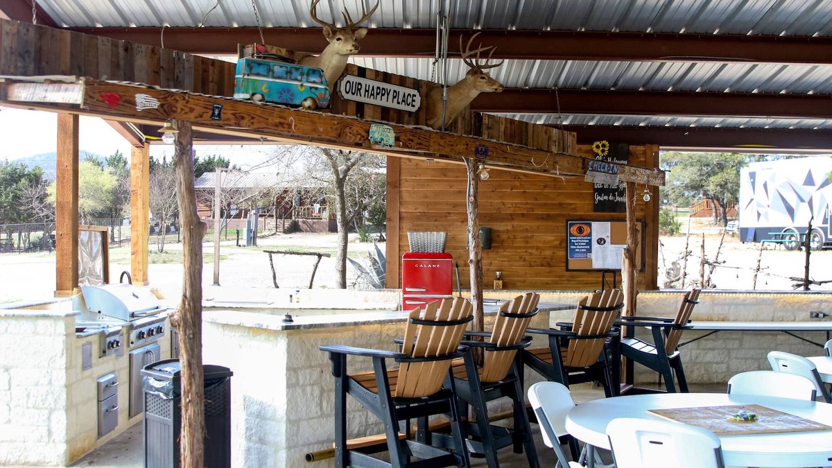 Pipe Creek Cabin | Relax in Rustic Luxury at Al’s Hideaway Log Cabins in the Texas Hill Country