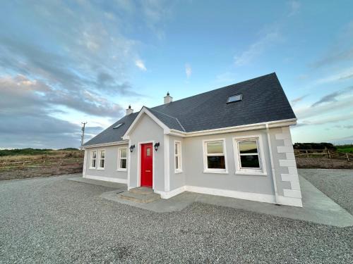 Malin House | Relax in Spacious Style with Stunning Views- Drim Cottage