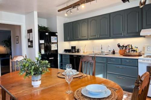 Milford House | Relax in Style and Comfort in South Bay
