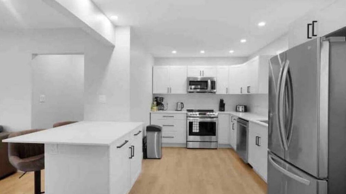 Peterborough House | Relax in Style: Modern Renovated Home in a Peaceful Tranquil Neighbourhood