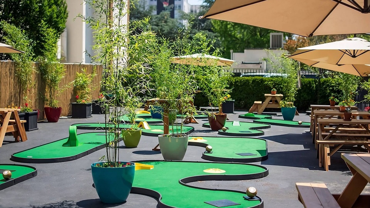 Goose Hollow Hotel | Relax in Style! Two Pet-friendly Units, Onsite Mini-Golf, Pop- Up Cinema!