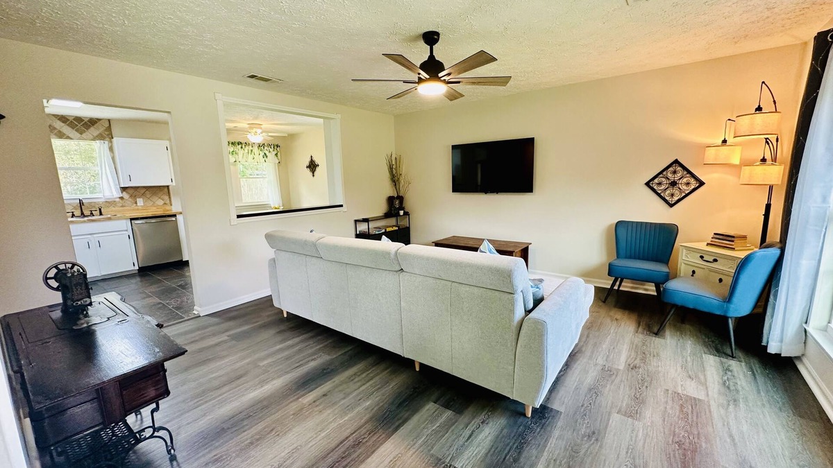 Richmond Hill House | Relax In the Hill, close to I-95, Savannah, Ft Stewart and Hunter