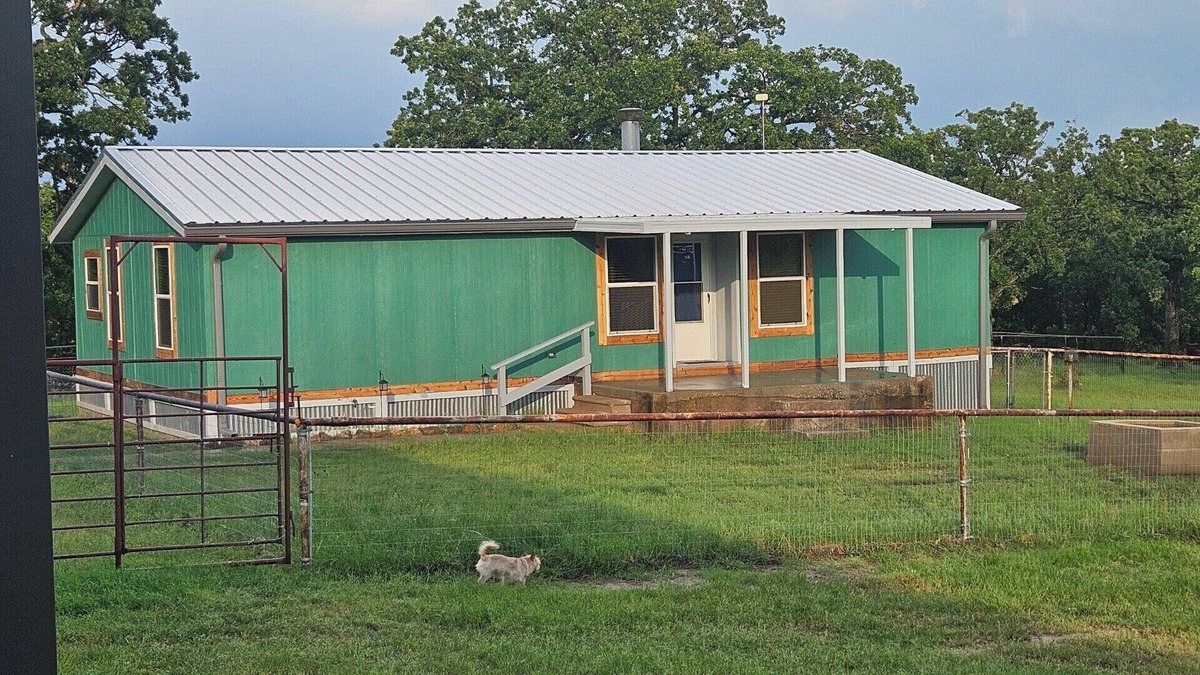 Bowie House | Relax in the wilderness at Bowie Acres