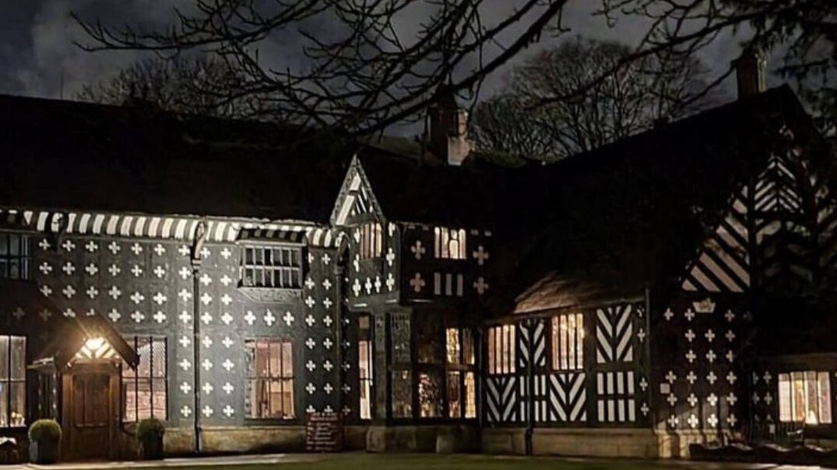 Whitestake House | Relax in this Grade II Lancashire Farmhouse