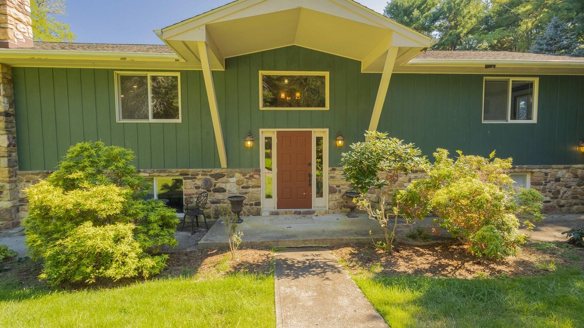 Blacksburg House | Relax in this serene, spacious home near Downtown Blacksburg, perfect for up to 10 guests year-round