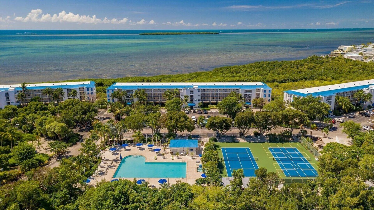 Monroe County Condo | Relax in your one bedroom Oceanfront Suite in Tavernier FL. Florida Keys.