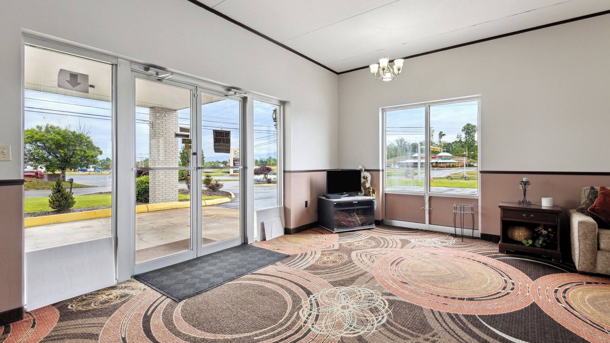 Greeneville Hotel | Relax inn by OYO Greeneville Near Hwy US-321