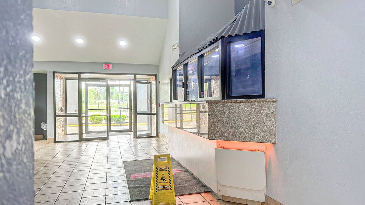 Jackson Hotel | Relax Inn By Oyo Jackson MS Hwy 80/I-20