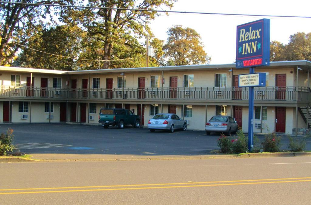 Cottage Grove Hotel | Relax Inn - Cottage Grove
