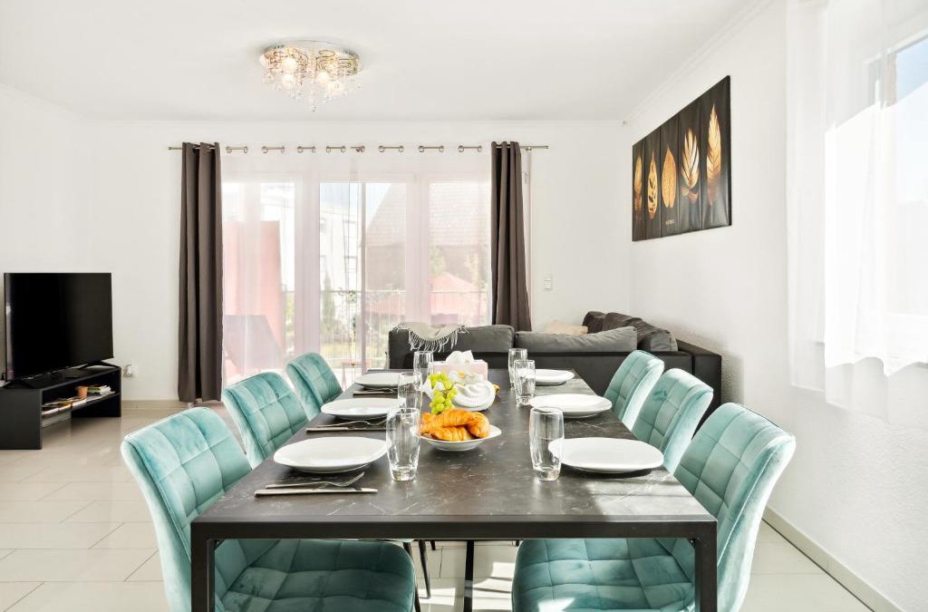 Petterweil Apartment | Relax Karben 6 - Modernes 4-Zimmer Apartment - Self-Checkin - Balcony - Parking