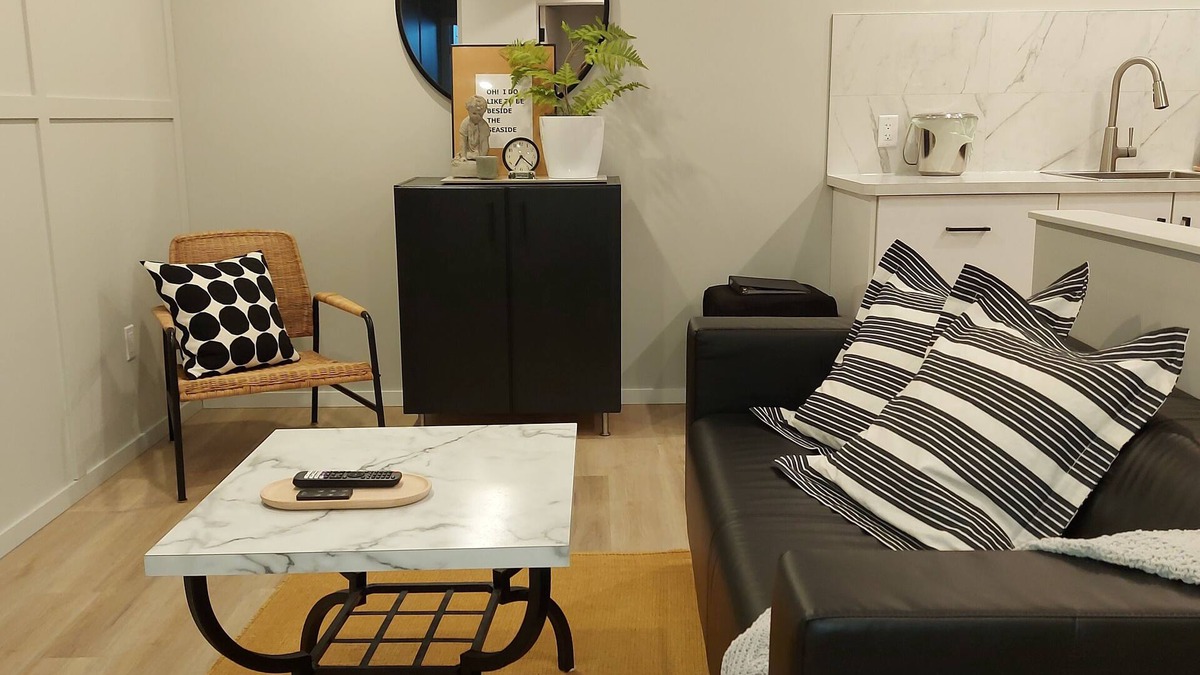 Saskatoon House | Relax on 4th!nBrand new, meticulously clean suite in perfect location!