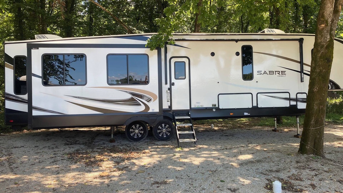 Van Buren RV Rental | Relax on beautiful Current River in Luxury!
