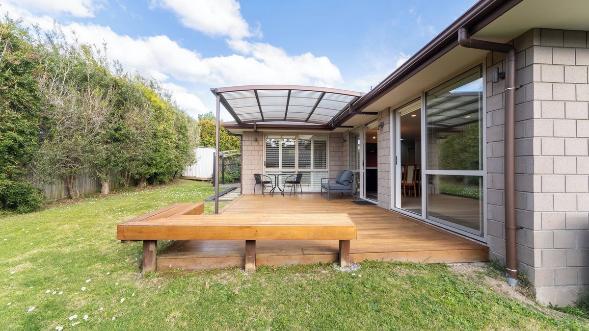 Silverdale House | Relax on Cottage Court - Silverdale Holiday Home