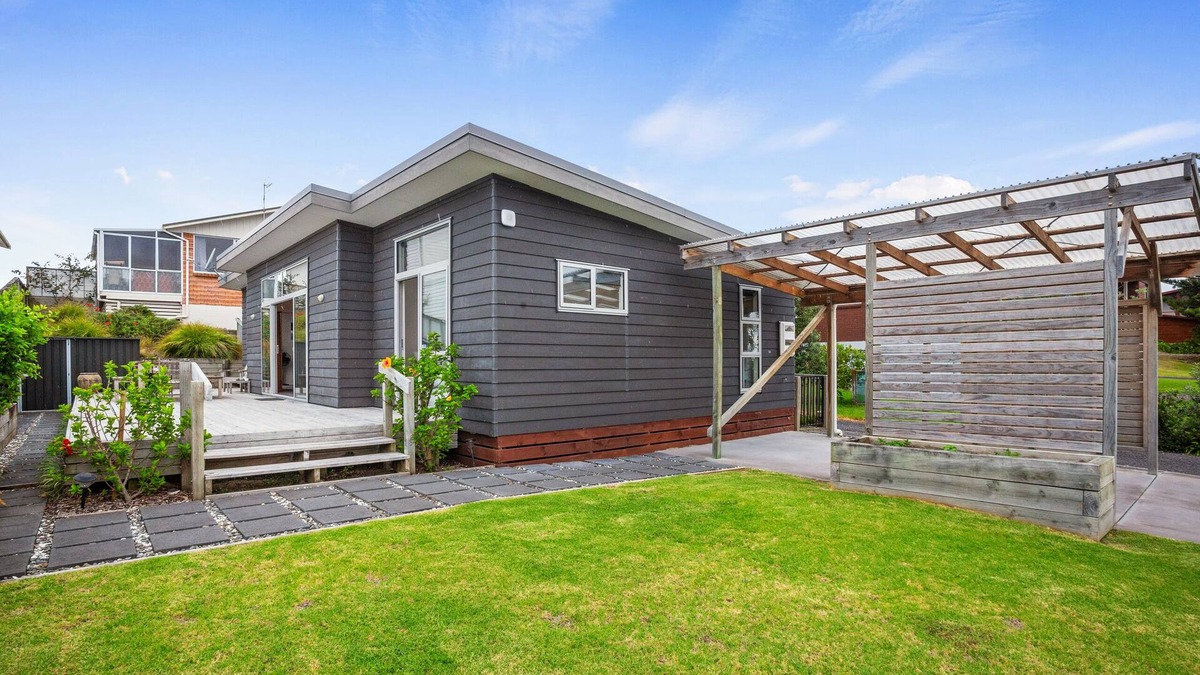 Waihi Beach House | Relax on Dillon - Waihi Beach Holiday Home