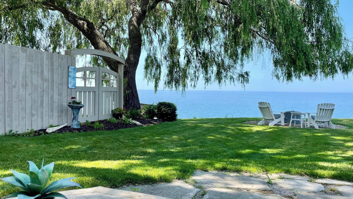 Willobee On The Lake Cottage | Relax on Lake Erie at our charming 2-bedroom cottage