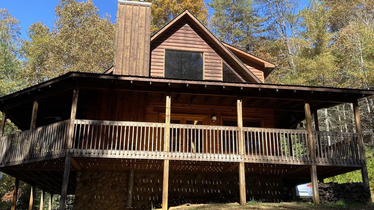 Aska Cabin | Relax on our wrap around porch with a gorgeous view!